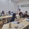 2 มี.ค. 68  คณะสหเวชศาสตร์ มหาวิทยาลัยธรรมศาสตร์ ศูนย์รังสิต ได้จัดอบรมหัวข้อ “การวิเคราะห์ชนิดเส้นใย” ให้กับนักศึกษาเวชศาสตร์สิ่งแวดล้อมสำหรับนิติวิทยาศาสตร์ โดยเชิญวิทยากร คุณสุรีรัตน์ เกษมศิริเพ็ญ ผู้จัดการห้องทดสอบเคมีวิเคราะห์ บรรยายให้ความรู้กับนักศึกษา  